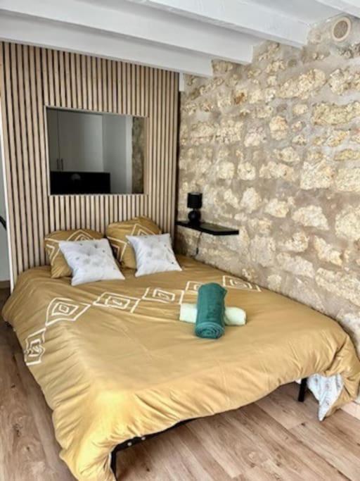 Cosy Bellamy Apartment อองกูแลม ภายนอก รูปภาพ